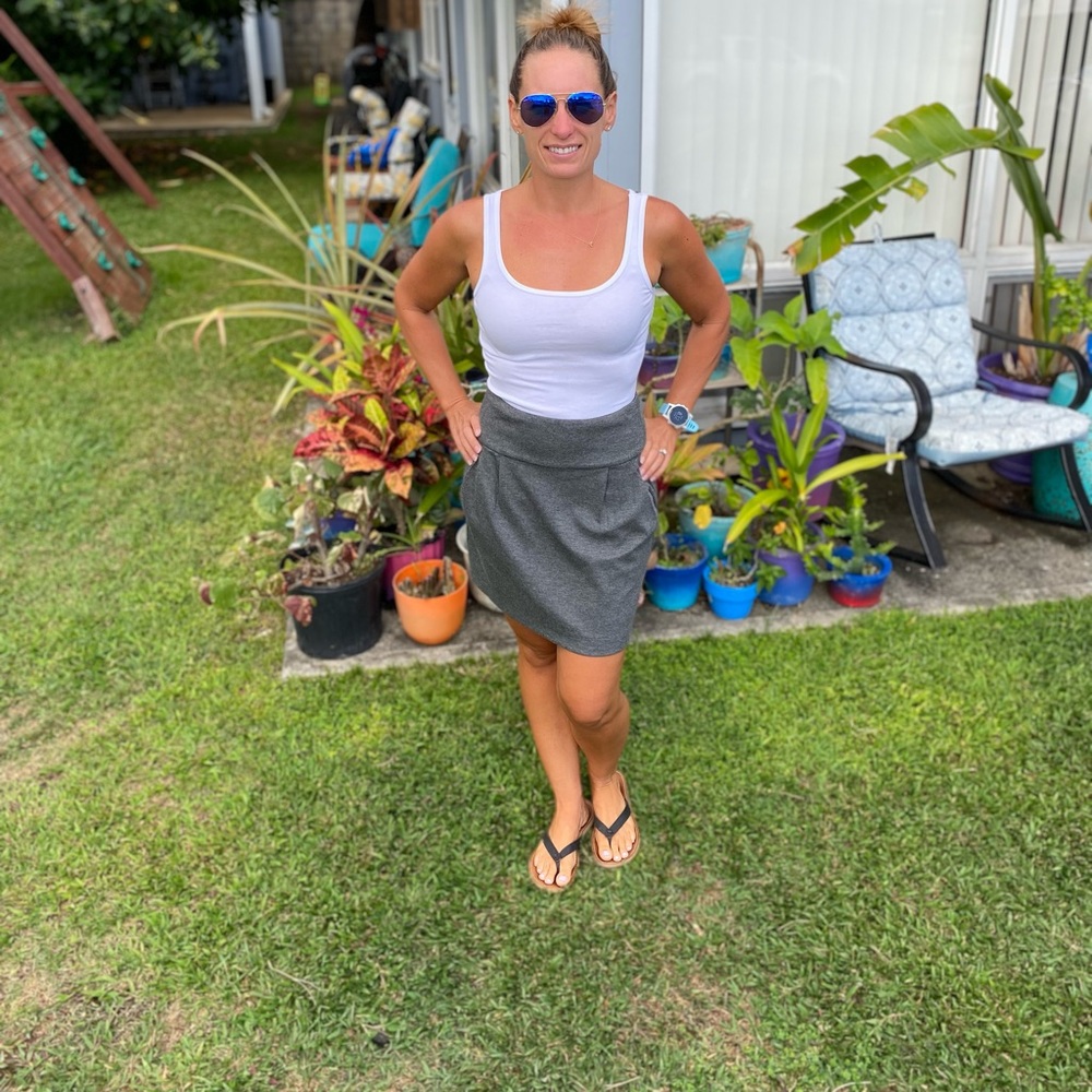 Theory high waisted skirt size 6